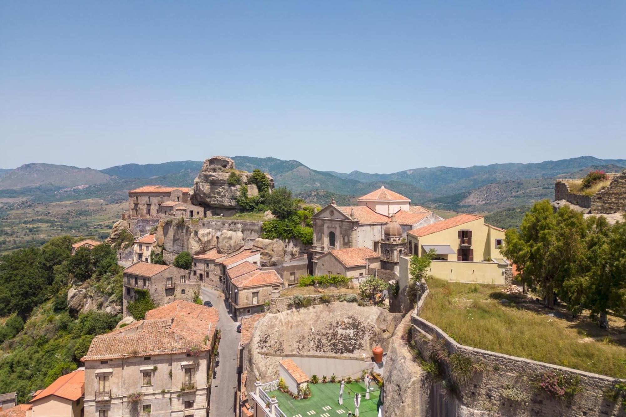 La Dimora Del Castelluccio Bed & Breakfast Castiglione De Sicilia Luaran gambar